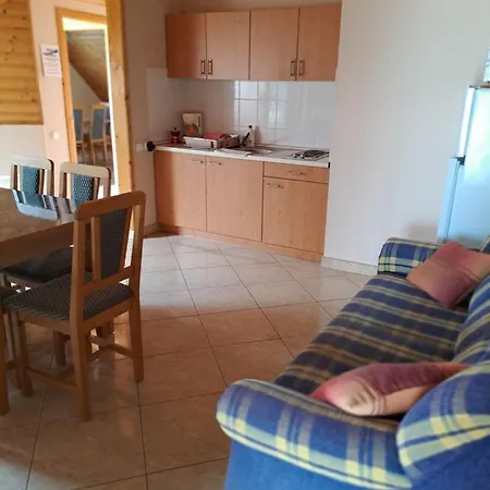 Alinka Apartmanhaz Lejlighed Balatonlelle